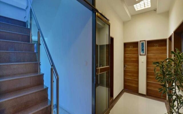 OYO 3422 Hotel Golden Berry