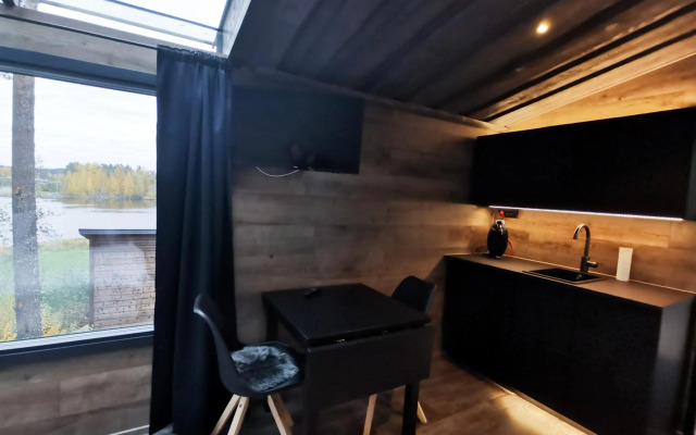 Glass Igloos by the water - Lasisviitit