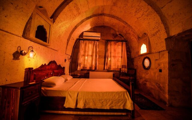 Vineyard Cave Hotel