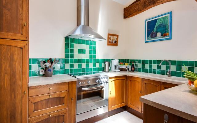 Tranquil Home in Saint-Martin-de-Gurson, 15min from Saint Emilion's vineyard