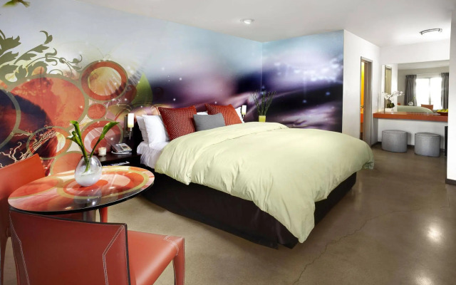 The Tangerine - A Burbank Hotel