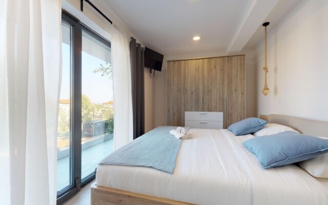 Charming Coastal Escape With Sea Views - 7 Guests