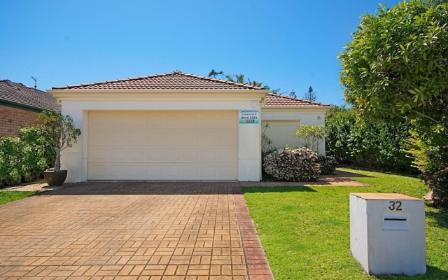 32 Beachside Way