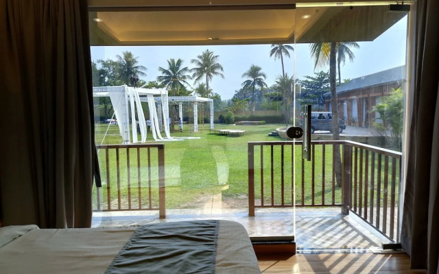 Paramount Riverfront Resort & Spa