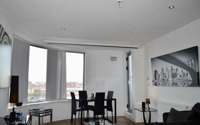 2 Bedroom Apartment With 2 Balconies in Manchester