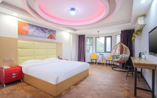 Golden Fashion Hotel
