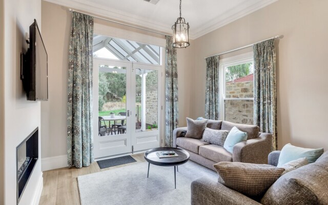 Grandview Accommodation - The Elm Tree Apartments