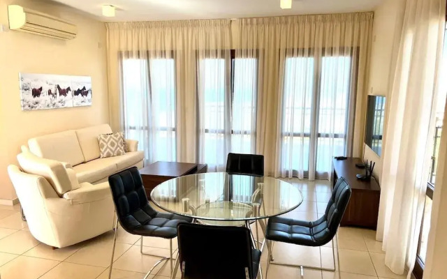 Perfect Getaway for 2 With Shared Pool
