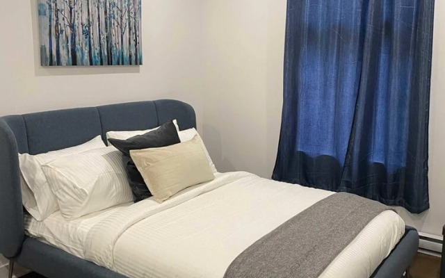 M11 Upscale Comfy Studio w AC in Perfect Location
