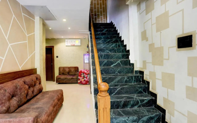 OYO 16952 Easy Stay