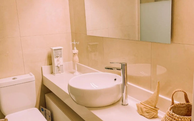 Newly Renovated Super-Chic Apartment