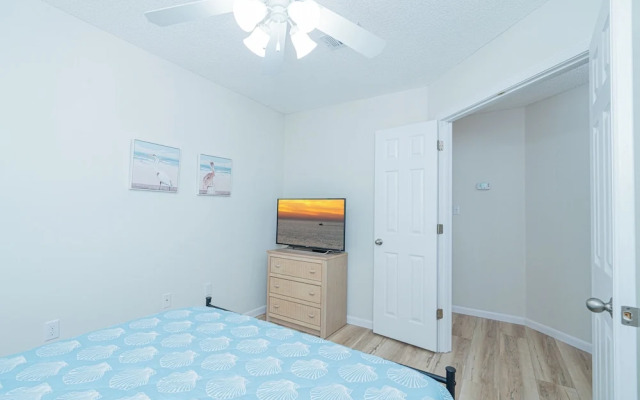 Renovated Home Near Beach and Shopping