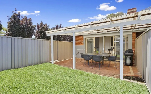 Chic Semi-detached 2-bed Home With Outdoor Dining