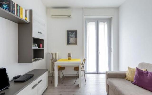 Piazza De Angeli M1 Comfortable Flat with Balcony