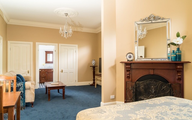Loloma House – Guest Rooms – Armidale