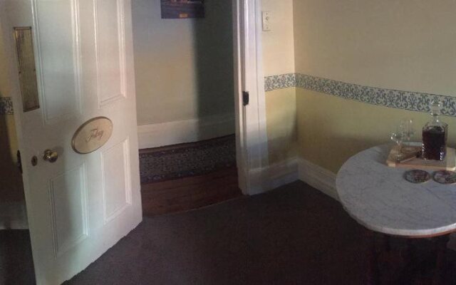 Carlyle House B&B