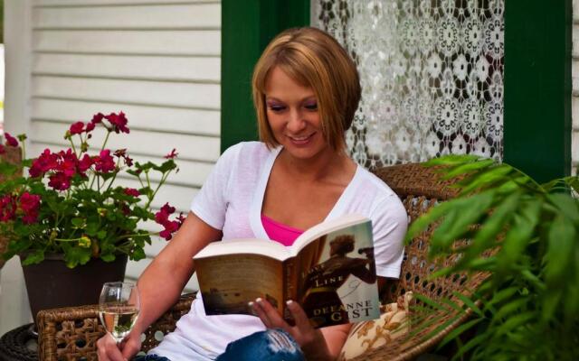 White Oak Manor Bed & Breakfast