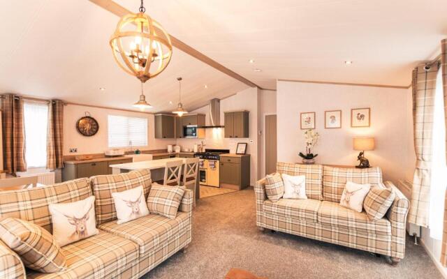 Hemingway Lodge with Hot Tub