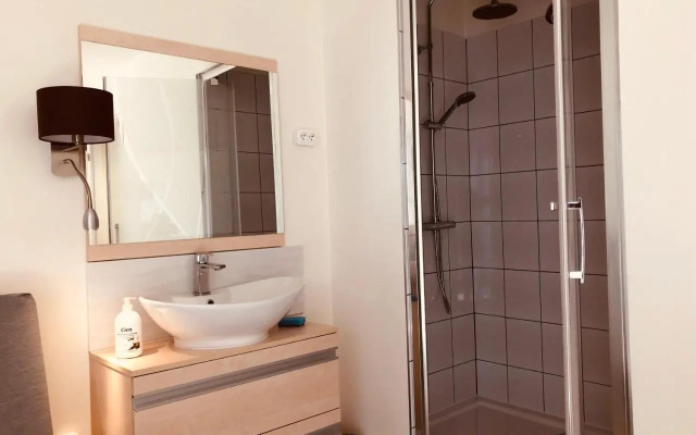 Mini Studio a Bed4u Late Check in (Adults Only)