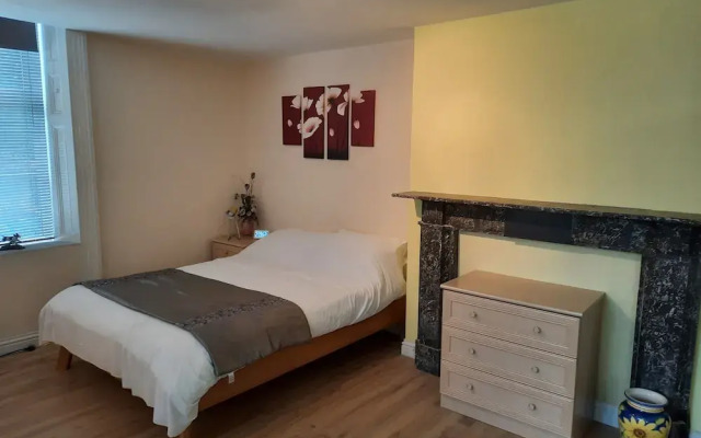 Self Contained Studio Flat in Winterton Hall
