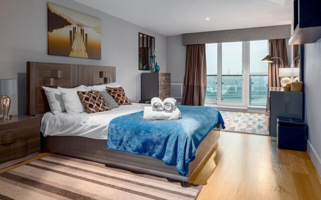 Full River View 3-bedroom Very Large Flat