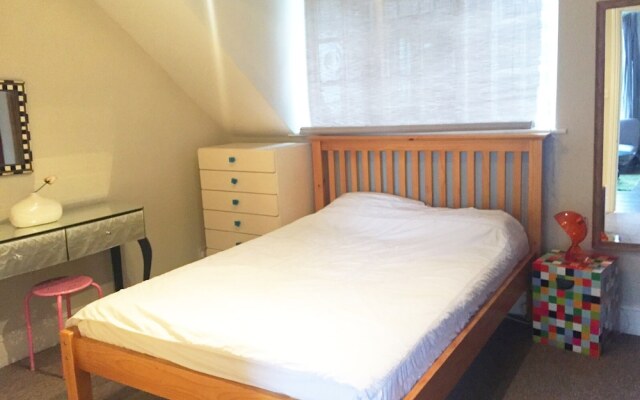 2 Bedroom Flat in North Kensington