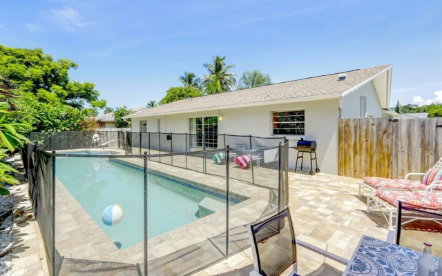 Woodridge - Private & Sanitized, Perfect for Social Distancing & Working From Home. Private Pool, Pet Friendly. Discounted During Pandemic. Super-host Support