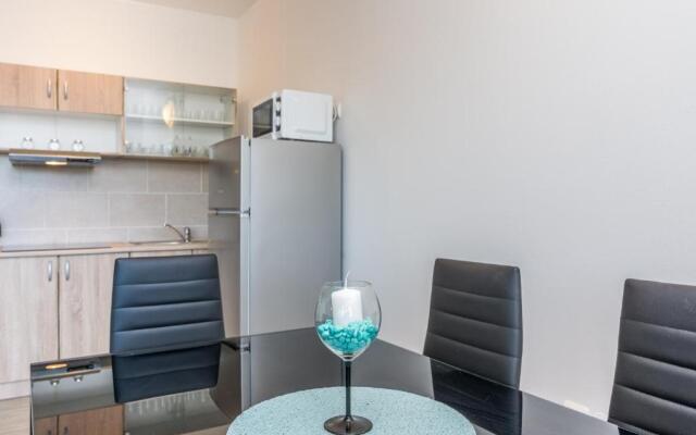 Pasko 2 modern furnished ap for 7