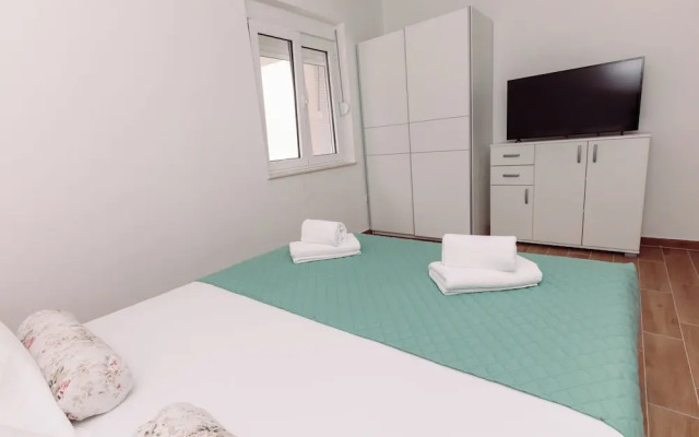 Waterfront Apartment Petrovina