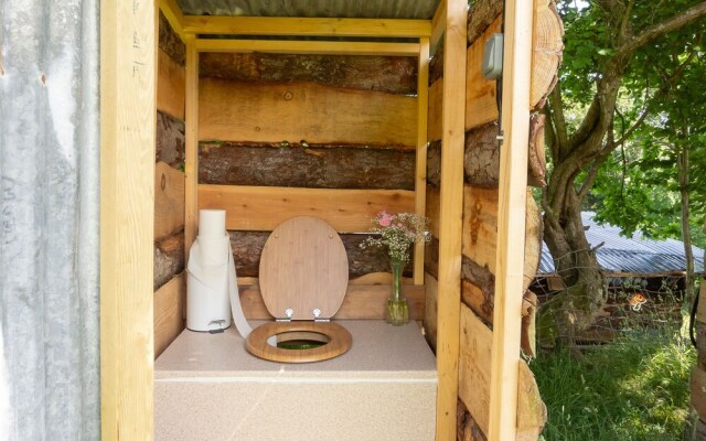 Wood Cabin & 4 Large Bell Tents - Hapus Hideaway