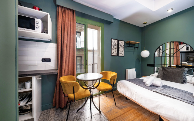 Ainb Born-damas Apartments