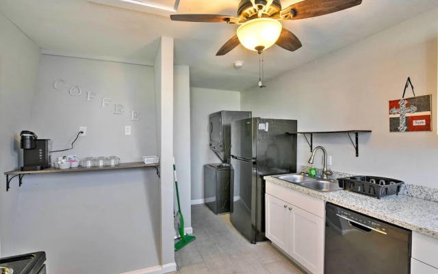 Convenient Apt w/ Golf Carts & Grill Access!