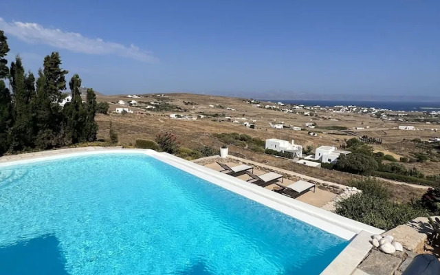 Luxurious Villa Oasis in Paros