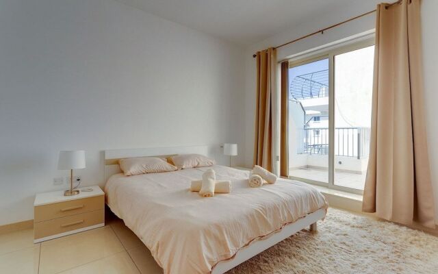 Superlative Penthouse With Spacious Terrace