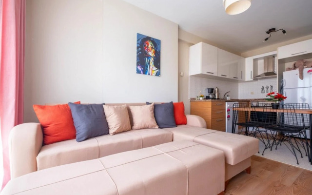 Stylish Studio Flat With City View in Atasehir