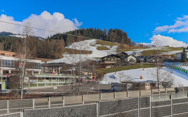Luxurious Chalet Near Ski Lift in Hopfgarten