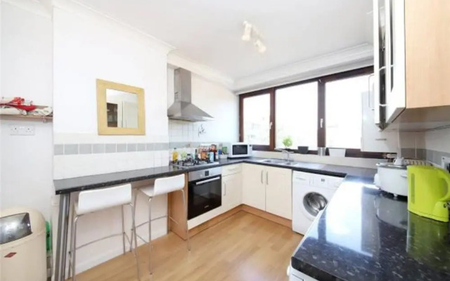 3 Bedroom Hoxton Flat Close to Bustling Shoreditch