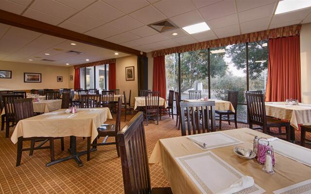 Best Western Crossroads Inn