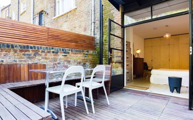 Stylish, Bright Apartment w/ Private Garden