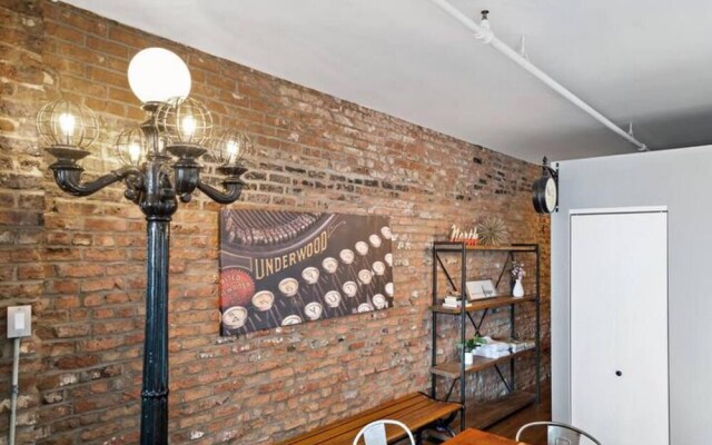 Old Montreal Street View 2BR Loft Hotel