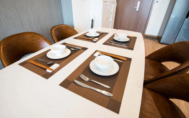 Luxury Apartment at VinHomes Metropolis