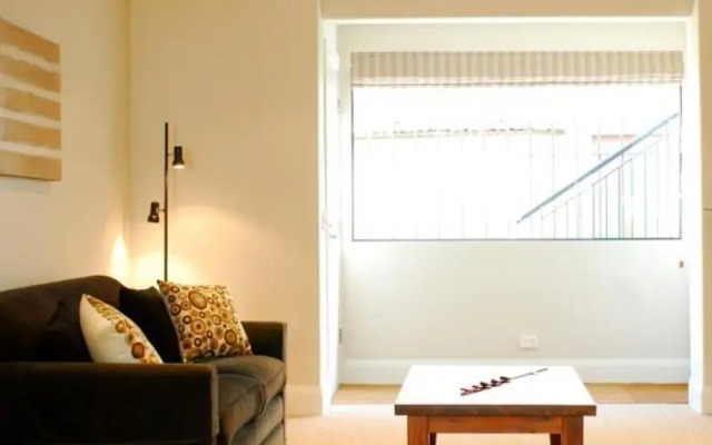 404 Trafalgar Apartments