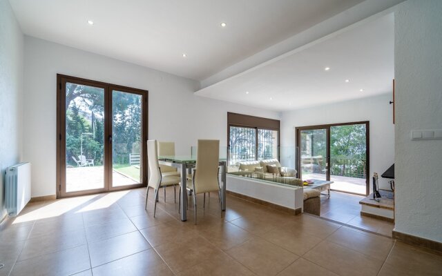 HomeHolidaysRentals Velur