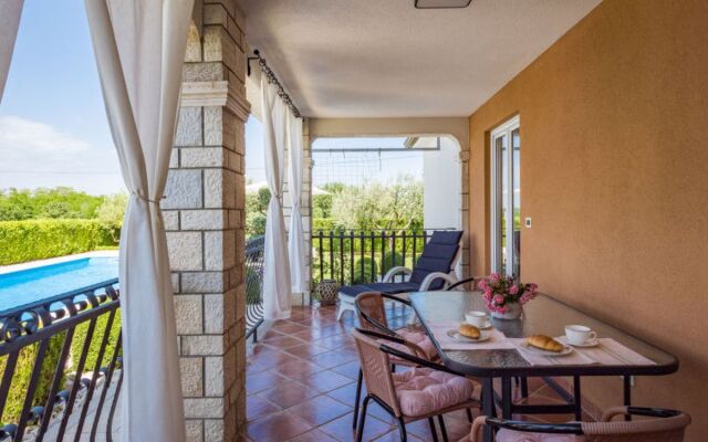 Apartment Cancar Como 41139