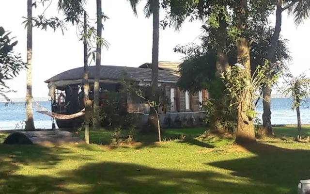 Vembanad House Boutique Back Water Homestay