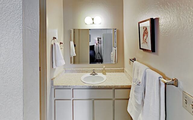 Mountaintop #D - 4 Br Condo