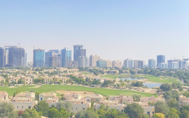 LuxBnB Elite Sports City Golf CourseView