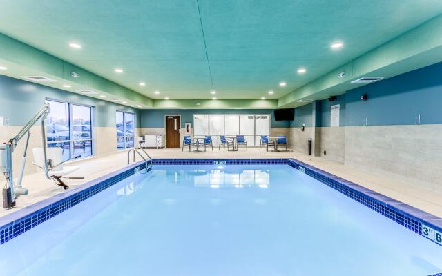 Holiday Inn Express & Suites Springfield North by IHG