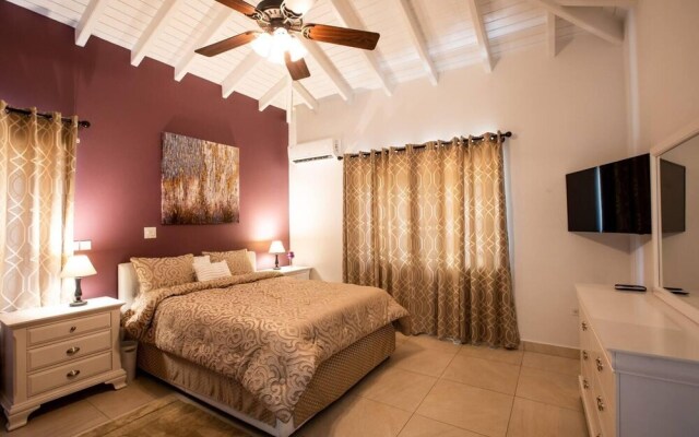 Airport View 3-bed Villa