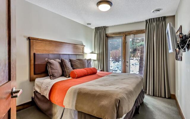 Fenwick Vacation Rentals Spacious Mountain 2 Bedroom with Hot tub